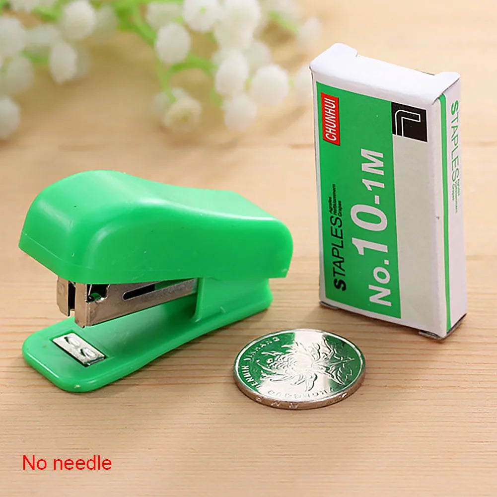 Random Color Stapler Solid Office Stationery Cute Mini Without Stapler Student Use Small Portable Plastic For No. 10 Staples