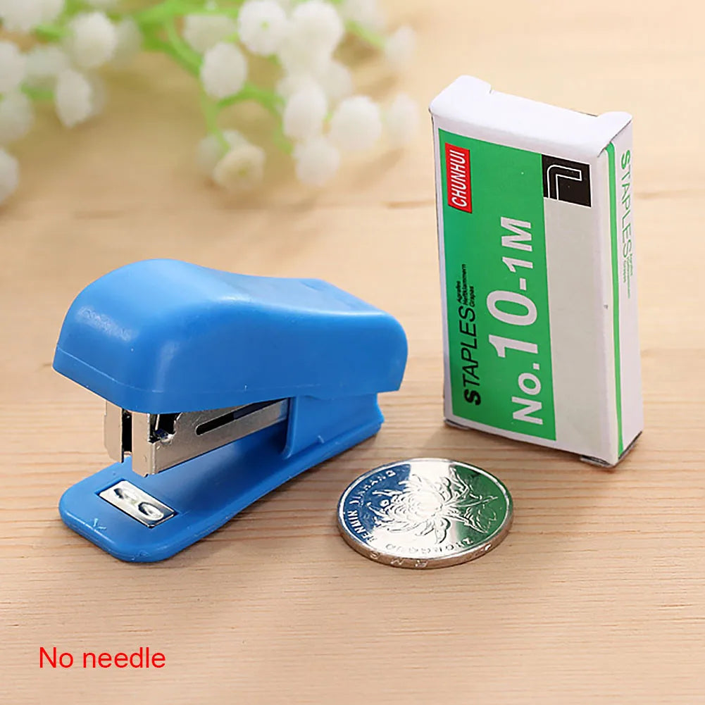 Random Color Stapler Solid Office Stationery Cute Mini Without Stapler Student Use Small Portable Plastic For No. 10 Staples