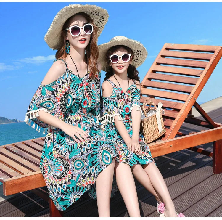 Family Matching Outfits Summer Beach Mother Daughter Floral Dresses Dad Son Cotton T-shirt & Shorts Couple Outfit Seaside