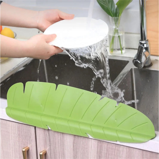 Silicone Kitchen Sink Splash Guard with Suction Cup, Waterproof and Oil-Proof, Anti-Splash Baffle, Soft Sink Shield for Dishwash